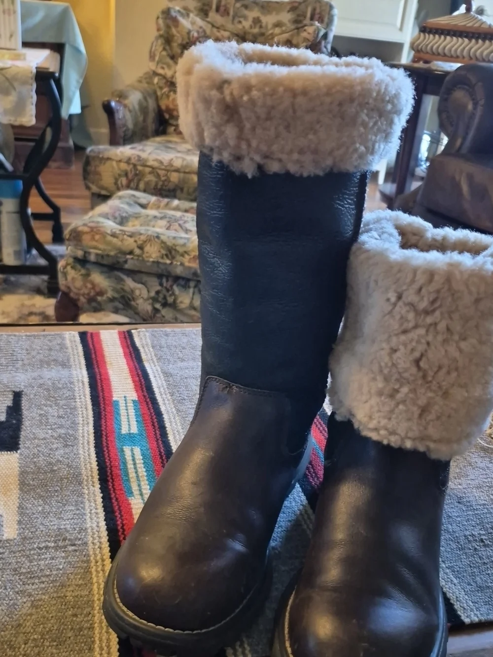 .UGG Brooks Tall model number 5490).VGC. Dark Brown Leather/sherling Insole